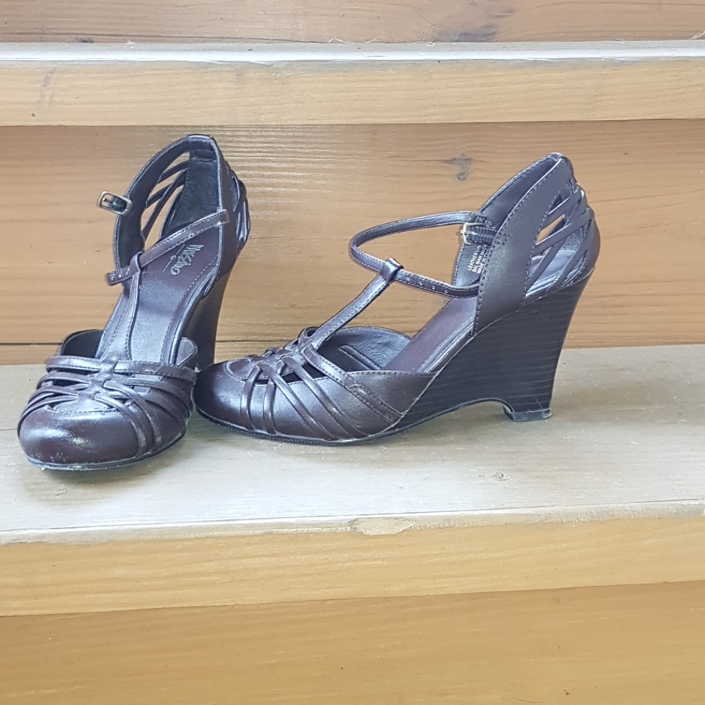 Heels - Picture 2 of 3